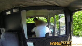 FakeTaxi - Lucy Love a taxis faszát leszopja - Pornos.hu