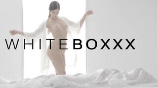 WhiteBoxxx - Lika Star-on csak a comb csizmája marad - Pornos.hu