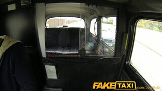 FakeTaxi bájos szöszi tudja hogyan kell mozogni egy faszban - Pornos.hu