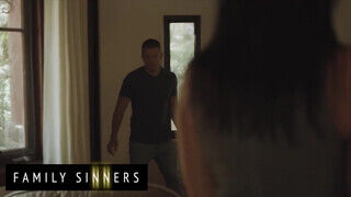 Family Sinners - Reagan Foxx és a nevelő fiú - Pornos.hu