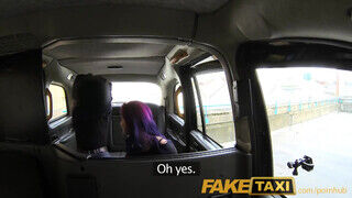 Rocker nőci segglyukba tolva a taxiban