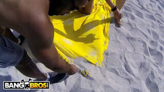 BANGBROS - Puerto Ricói spiné a strandon - Pornos.hu