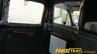 FakeTaxi - méretes száj, bazinagy segg és egy lucskos buxa - Pornos.hu