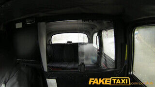 FakeTaxi - szőrös pinájú néger csajszival - Pornos.hu