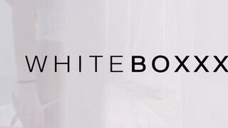 WHITEBOXXX - Nicole Pearl csábos kettyintése a barátjával - Pornos.hu