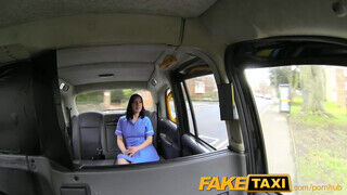 Tinédzser tinédzser ápoló a taxiban szexel - Pornos.hu