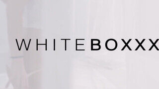 WHITEBOXXX - Nicole Black kinyalatja a pináját - Pornos.hu