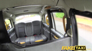 Fake Taxi - Barbie Sins dugható a taxiban - Pornos.hu
