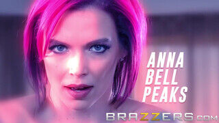 Brazzers - Anna Bell Peaks imád játszani - Pornos.hu