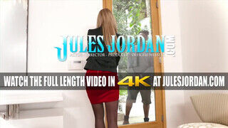 Jules Jordan - Brandi Love kézbe veszi a óriási rúdat - Pornos.hu