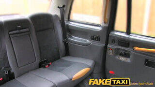 FakeTaxi - kanos Milf keményen kedveli - Pornos.hu