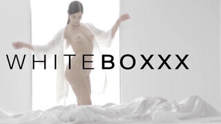 White Boxxx - Emily Cutie a 20 éves tinédzser csajszi - Pornos.hu