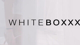 WHITEBOXXX - Ginebra Belucci derekasan lerendezi a fasziját - Pornos.hu