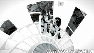 Jules Jordan - Riley Reid és Alina Li megosztják a orbitális cerkát - Pornos.hu
