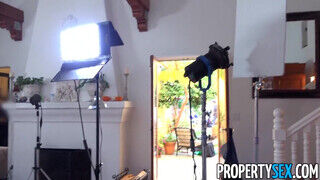 PropertySex - Riley Reid mint ingatlanos tinédzser pipi - Pornos.hu