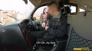 Fake Taxi Driver - Kitetovált fiatal szuka beindult a taxiban - Pornos.hu