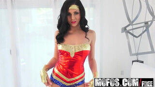 Mofos - Wonder woman cosplay ruhában - Pornos.hu