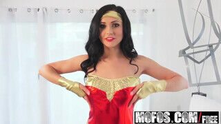 Mofos - Wonder woman cosplay ruhában - Pornos.hu