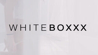 WhiteBoxxx - fullos világos szőke csaj reggel akar kamatyolni - Pornos.hu
