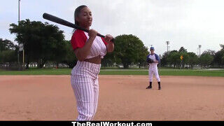 TheRealWorkout - bögyös brazil fiatalasszony és a baseball - Pornos.hu