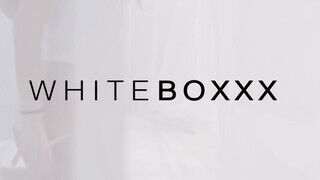 WhiteBoxxx - Lola Myluv szexin ujjazza magát - Pornos.hu