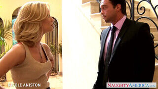 Nicole Aniston a világos szőke házastárs a szomszéd ürgével kúr - Pornos.hu