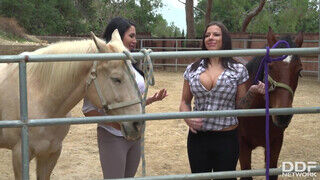 Missy Martinez és Lylith Lavey a kolosszális didkós lovász csajok közösen élvezkednek - Pornos.hu