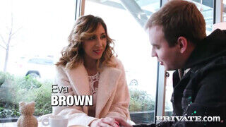 Eva Brown a világos szőke milf három fekete manussal kúr - Pornos.hu