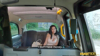 Jade Mai a bűbájos ázsiai táncos kis csaj kufircol a taxissal - Pornos.hu
