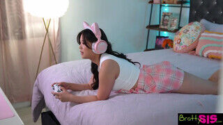 Lulu Chu a japán gamer tinédzser nőci dug a nevelő tesóval - Pornos.hu