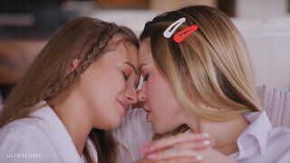 Erika Eden és Olivia Sparkle a sulis leszbikus csajok megkívánták egymást testét - Pornos.hu
