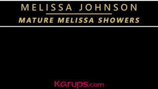 Melissa Johnson a termetes kannás korosodó nő a kádban peckezik - Pornos.hu