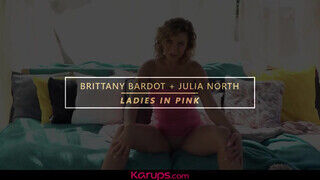 Brittany Bardot és Julia North a izgató idős nők kényeztetik egymást - Pornos.hu
