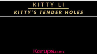 Kitty Li a szöszi hatalmas cickós milf kényezteti magát - Pornos.hu
