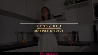 Lansy Red a vonzó orosz milf maszturbál a konyhában - Pornos.hu