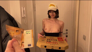 Cutie Kim a formás pizzafutár imád közösülni is - Pornos.hu