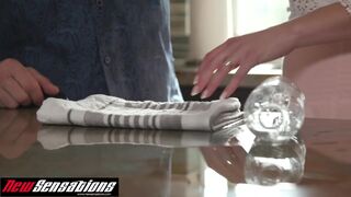 Egy forró, tabudöngető válogatás, ahol a vörös hajú, vékonyka mostohalány, Dakota Tyler, és szőke, bűbájos mostohanővére vad kalandokba keverednek. A 19 perces, full HD videó kendőzetlenül mutatja be, ahogy ezek a tinédzser csajok, feszes testtel és apró  - Pornos.hu