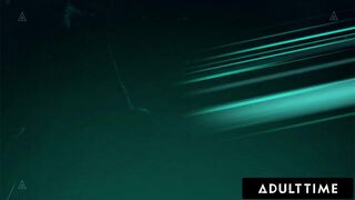 Ebben az Adult Time videóban Mickey Violet, a karcsú, fekete bőrű hajú tini, feszes, bombázó popóval és apró, hetyke mellekkel, egy szemtelen szeretőként csábítja el a férjet, míg Odette Fox, a vörös hajú, dús keblű, gömbölyű idomokkal rendelkező feleség, - Pornos.hu
