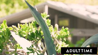 Ebben az Adult Time videóban Emma Rose, a lenyűgöző travi nő, hosszú lábakkal és feszes, kívánatos popóval, valamint Hazel Grace, a dögös, ébenfekete szépség, telt mellekkel és kívánatos csípővel, hardcore femdom duóként uralkodnak a vörös hajú, dús didkó - Pornos.hu