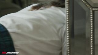 Ebben a nyers és kendőzetlen jelenetben Kimora Quinn, a vékony, ázsiai, alig 18 éves diáklány, akinek apró, feszes mellei és szűk, lucskos lyuka van, teljesen aláveti magát korosabb professzora domináns vágyainak. A hosszú, fekete hajú, petite szépség, ak - Pornos.hu