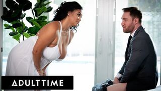 Termetes természetes cicik: Ashlyn Peaks vadul ugrál a legjobb barát farkán!