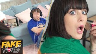 Spriccel az arcába tréfaként popócska creampie előtt