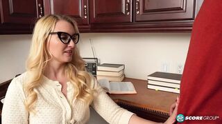 Kívánatos 40-es Julia Robbie és a tinédzser krapek