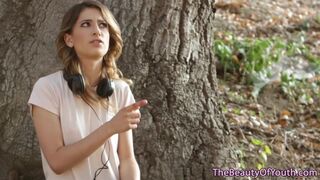 Alexa Grace fiatal muffja forrón dörzsölődik leszbi szerelmében