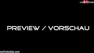 Szöszi fiatal kisasszony sztrapkóban pattan a hímvesszőre kint a castingon