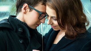 Antonia Sainz és Emylia Argan forró lesbi ölelései