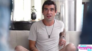 Okos mostohabáty megosztja nyálkás spermaadagját Scarlet Skies és Molly Little között