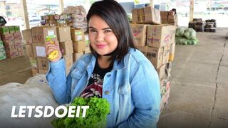 Pufi kolumbiai milf vaginája mélyen bekúrva xiomarától