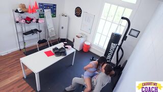 Kylie Rocket önbizalom-löketre vágyik, amit csak Bruce Venture óriási faszával tud megadni - 2. évad 3. rész