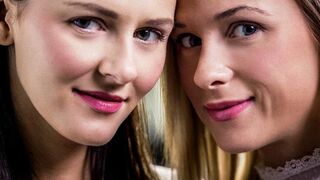 Játszadozz velem, csajok? - Cristal Caitlin és Kira Zen csábítása